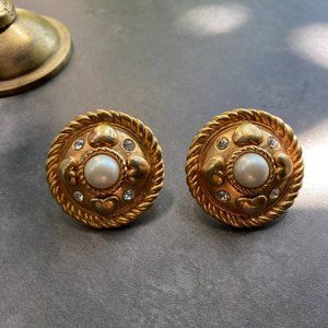 Vintage ESCADA round golden earrings with heart